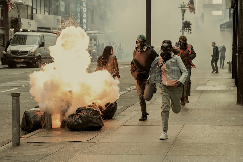 With their lives and a boatload of cash on the line, the masked thieves make a run for it. 