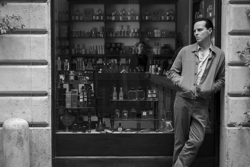 Andrew Scott as Tom Ripley leans on a wall in 'Ripley'