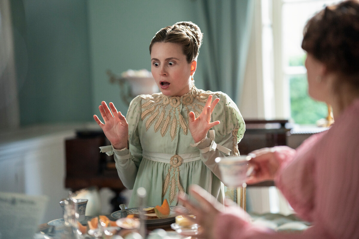 Yolanda Kettle as Elizabeth Elliot