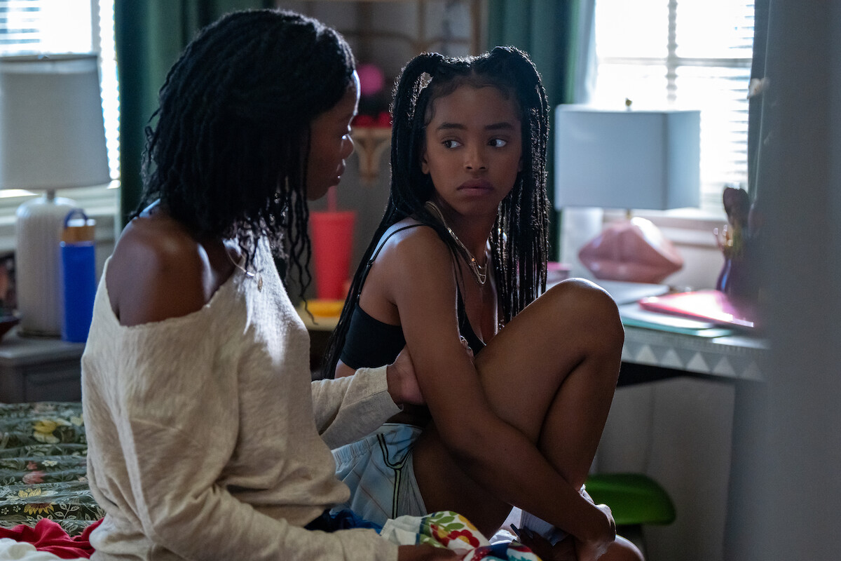 Xosha Roquemore as Shelly Clark and Lovie Simone as Keisha Clark in ‘Forever’