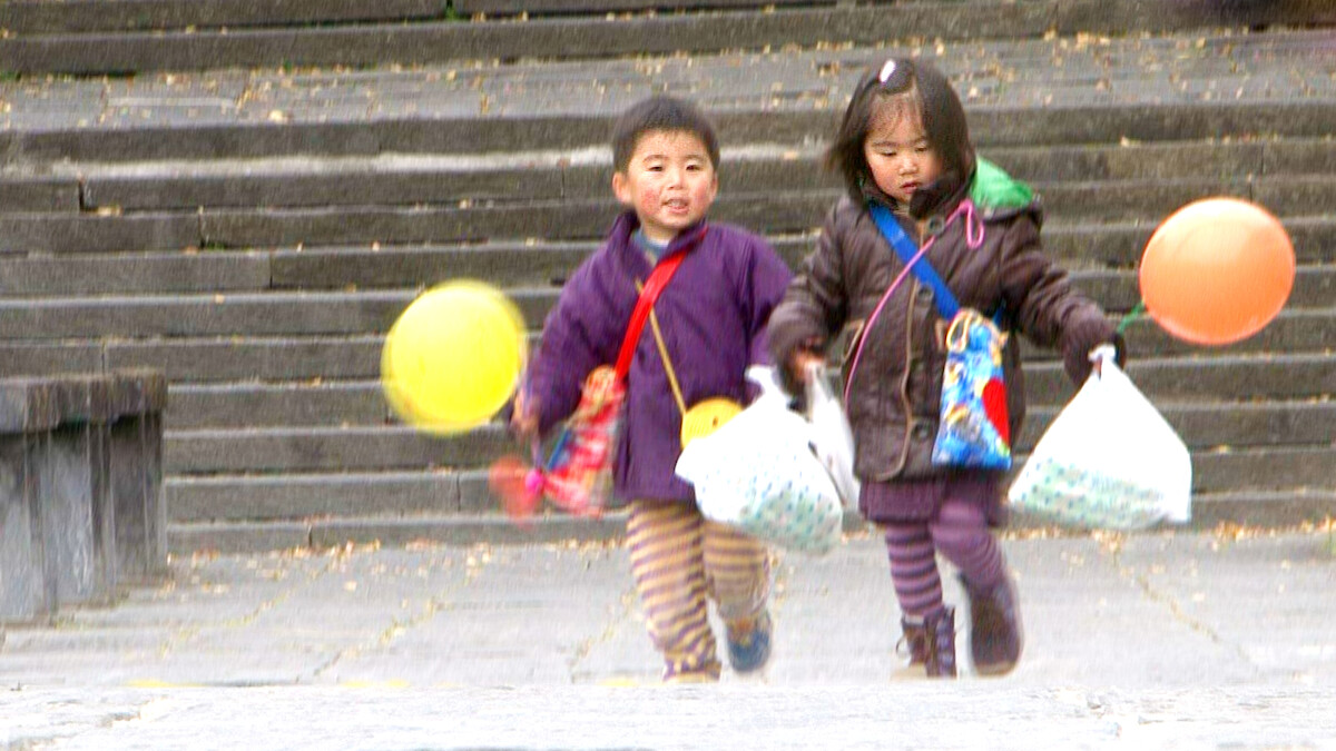Yes, the ‘Old Enough!’ Kids Really Think the Camera Crew Are ‘Electricians’