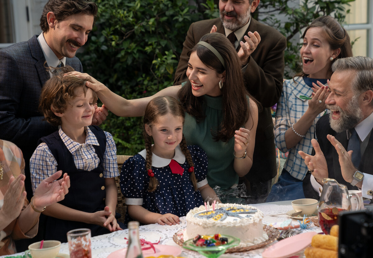 Emiliano Zurita as Leo, Alexander Varela as Isaac, Marion Sirot as Tamara, Tessa Ia as Valeria, Natasha Dupeyrón as Gabriela, Juan Manuel Bernal as Samuel celebrate Isaac’s birthday in ‘No One Saw Us Leave.’
