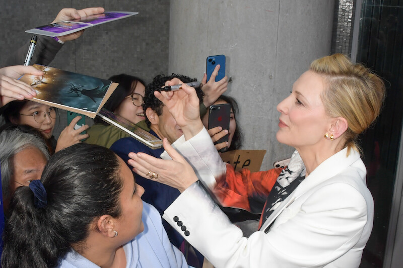 Cate Blanchett signs autographs. - ‘Guillermo del Toro’s Pinocchio’ Cast at the London Film Festival