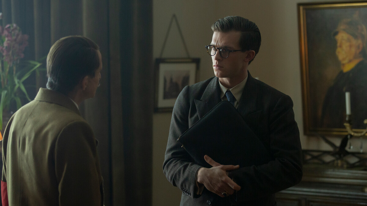 Two soldiers talking about the rising of the Nazi party in Germany
