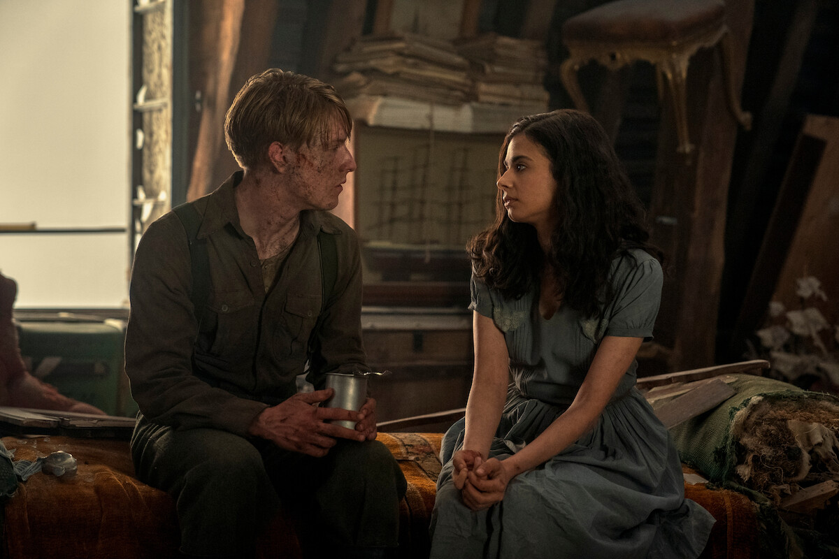 Louis Hofmann as Werner Pfennig, Aria Mia Loberti as Marie-Laure in Episode 104 of ‘All the Light We Cannot See’
