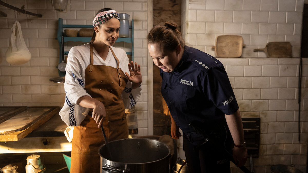 Anna Szymańczyk and Angelika Cegielska cook in a kitchen in ‘No Pressure.’