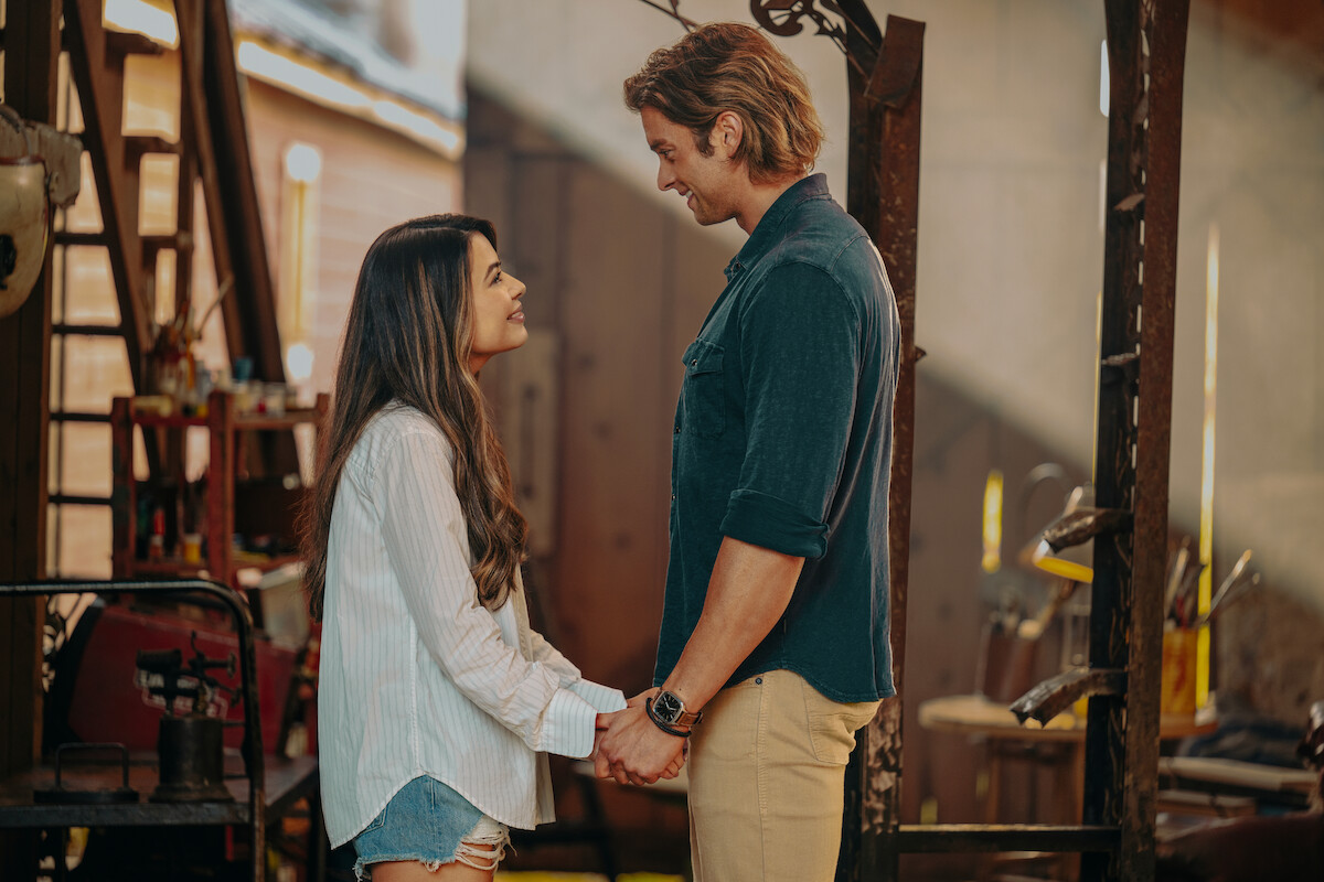Dawn (Miranda Cosgrove) and Trey (Pierson Fodé) share a moment away from the cameras in ‘The Wrong Paris.’