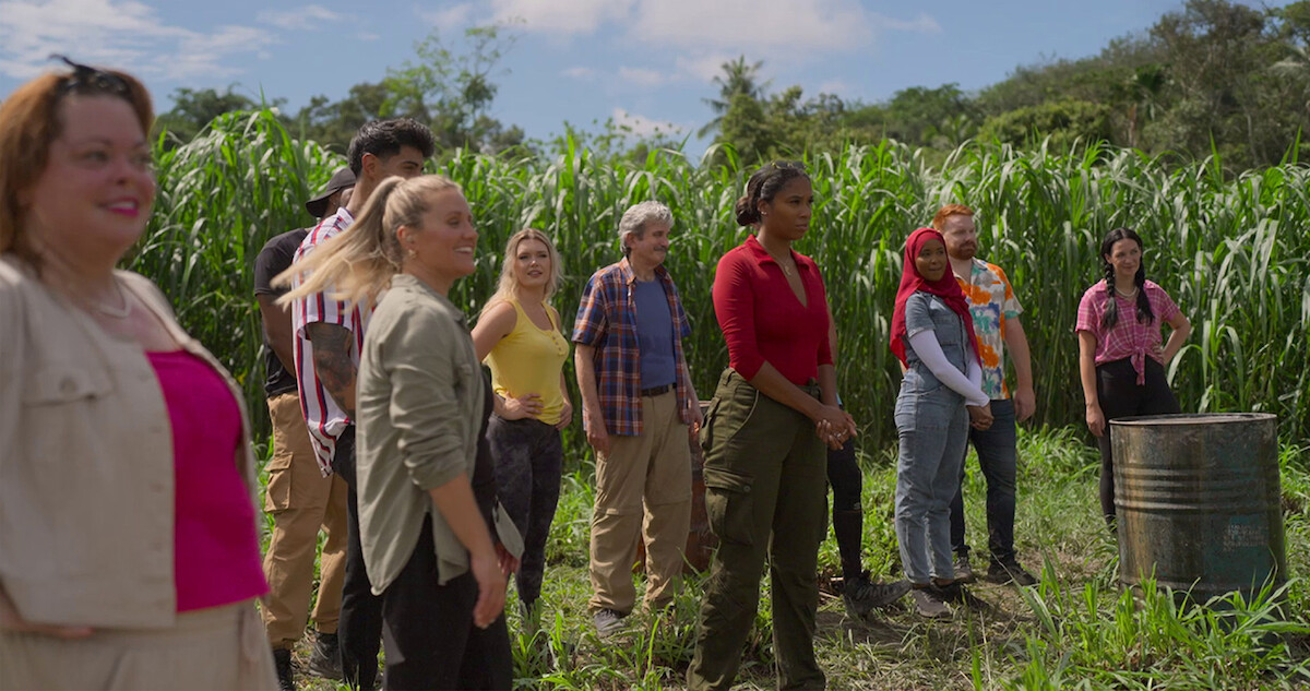 The contestants from 'The Mole' Season 2 in a field.