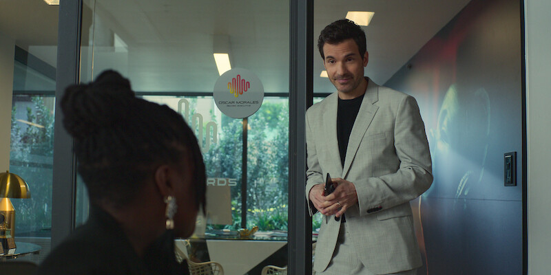 Santiago Cabrera as Oscar