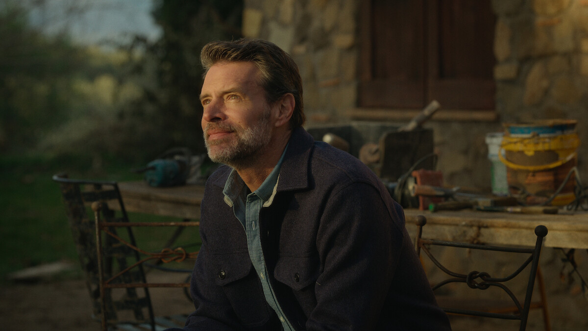 Scott Foley as Eric in 'La Dolce Villa'