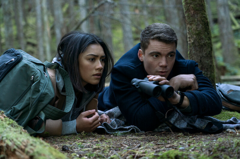 Luciane Buchanan como Rose Larkin e Gabriel Basso como Peter Sutherland em ‘O Agente Noturno’