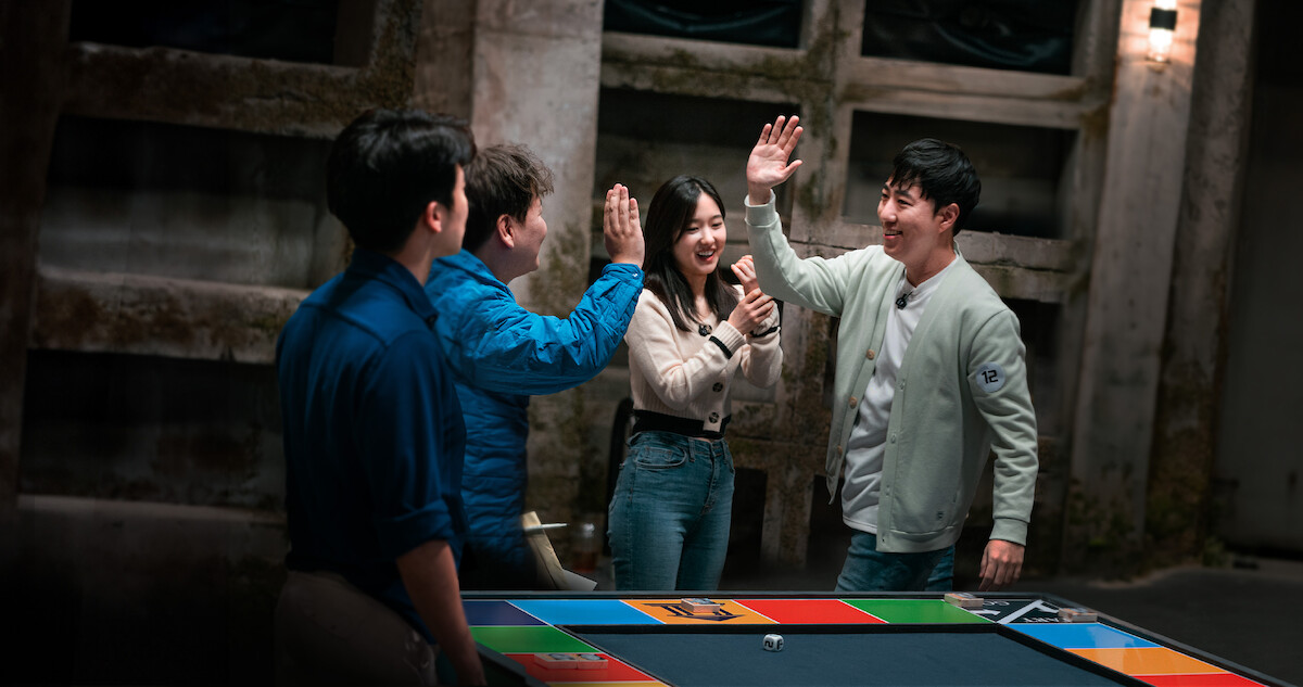 Contestants high-five each other in Season 1 of ‘The Devil’s Plan.’