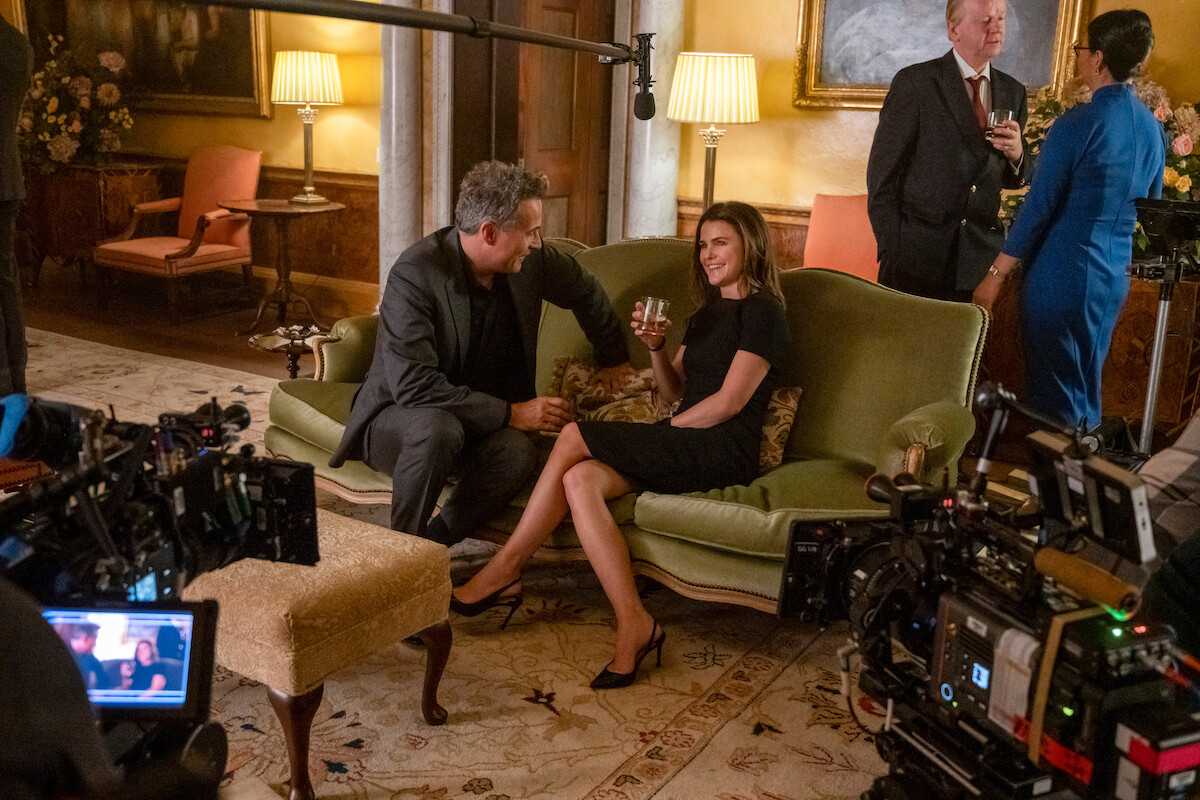 Rufus Sewell as Hal Wyler and Keri Russell as Kate Wyler in ‘The Diplomat’ Season1.