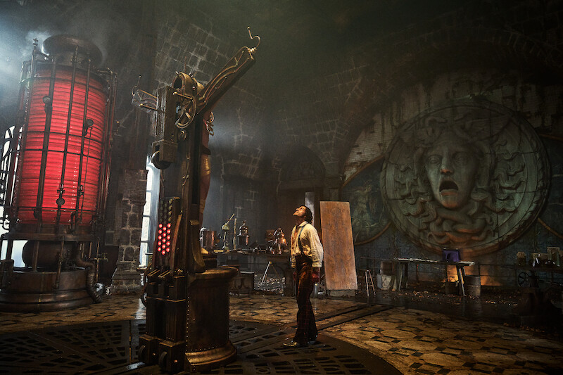 Oscar Issac as Victor Frankenstein in 'Frankenstein.'