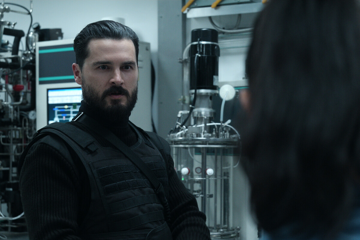Michael Malarkey as Markus in Season 2 of ‘The Night Agent’