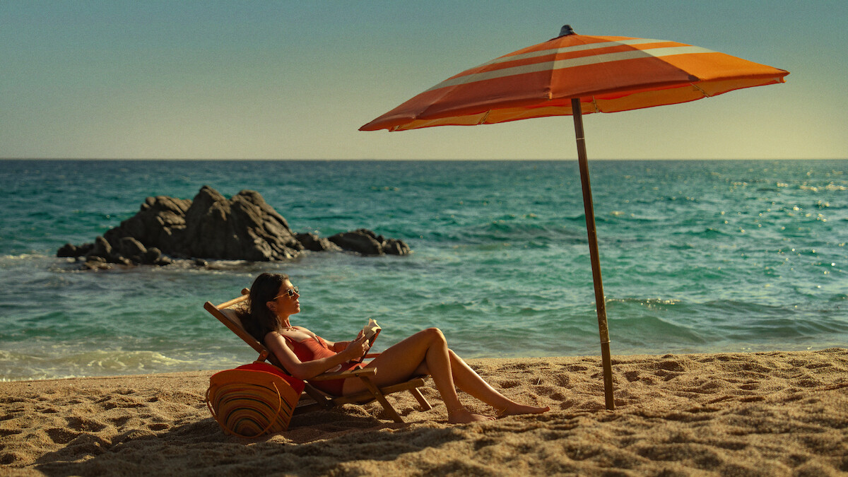 Emily Bader as Poppy in 'People We Meet on Vacation'