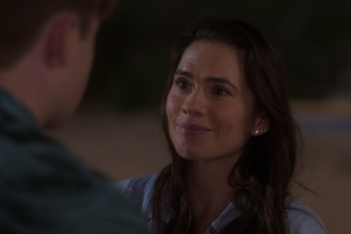 Hayley Atwell as Diane smiles in Season 3 of ‘Heartstopper.’