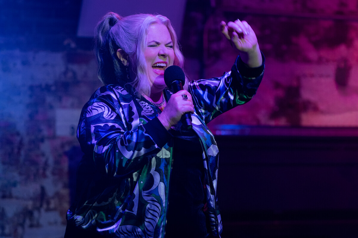 Paula Pell as Gloria sings on stage in season 3 of ‘Girls5eva’