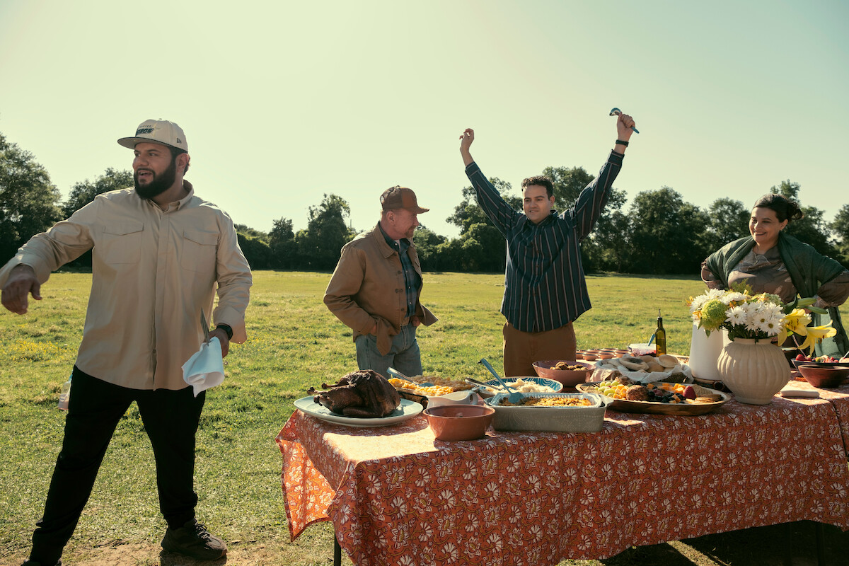 Mo Amer as Mo, Walt Roberts as Buddy, Omar Elba as Sameer, Farah Bsieso as Yusra in 'Mo' Season 2.
