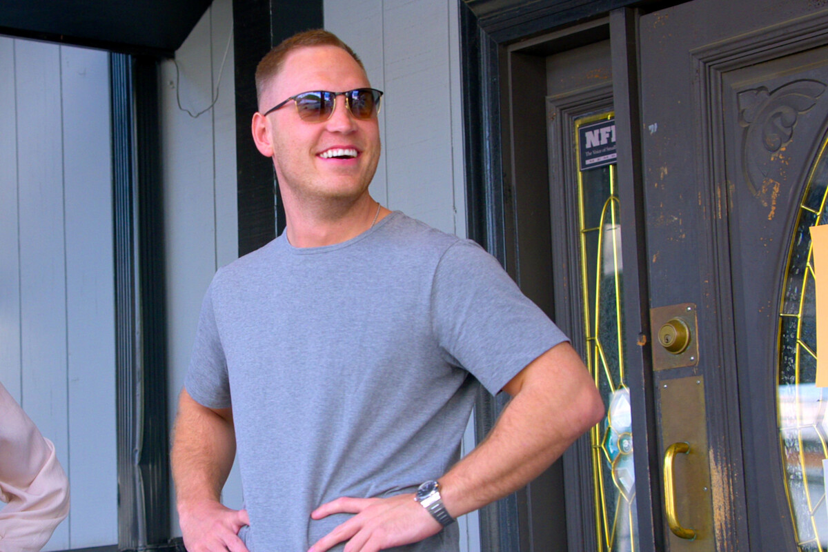 Jimmy wears sunglasses and smiles in season 6 of ‘Love Is Blind’