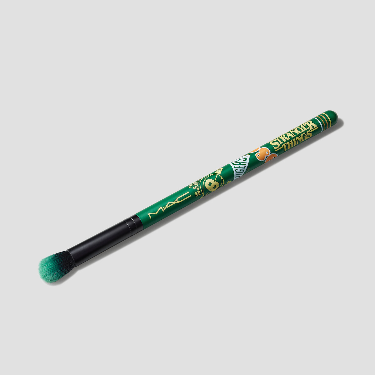Photo of another brush found in the Stranger Things collection with MAC