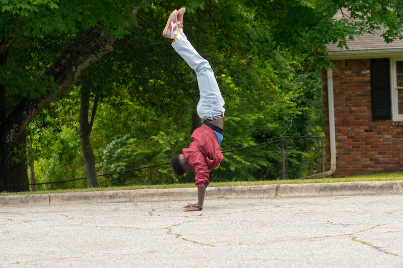 A handstand a day keeps Vecna away - 68 Behind-the-Scenes pics from ‘Stranger Things’ Season 4 You Have to See Slideshow