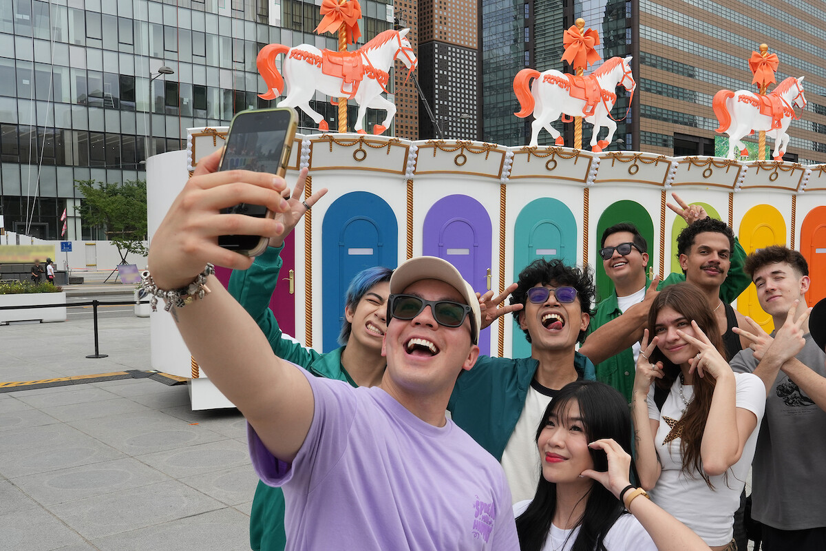 Fans take a selfie at the ‘Squid Game’ Season 3 Gwanghwamun event in Seoul.