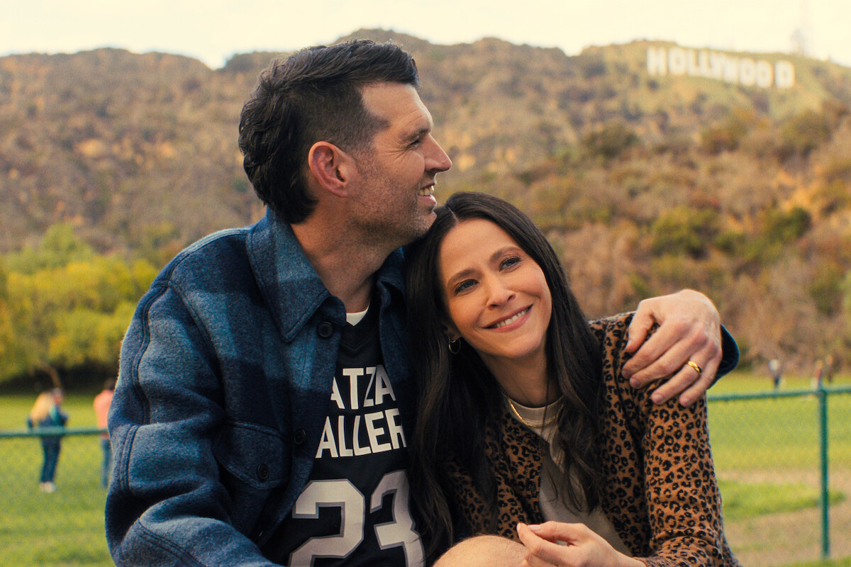 Nobody Wants This. (L to R) Timothy Simons as Sasha, Jackie Tohn as Esther in episode 202 of Nobody Wants This. Cr. Courtesy of Netflix © 2025
