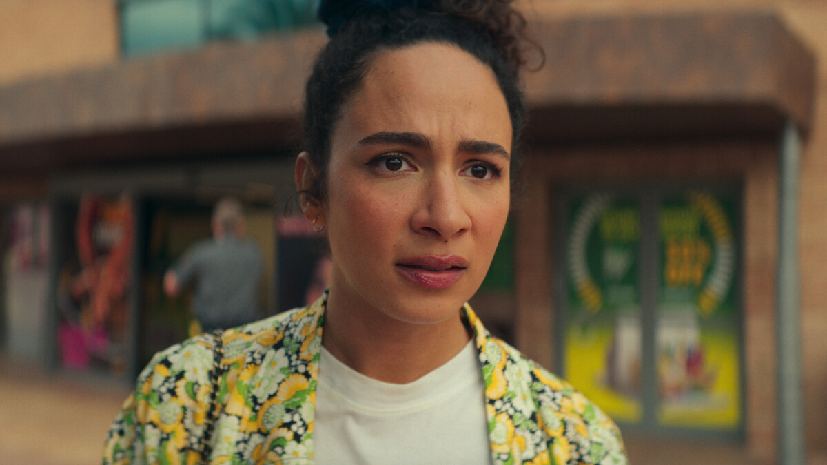 Aurora Perrineau as Riddy shows a concerned expression in Season 1 of ‘Kaos’