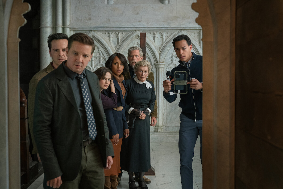 Andrew Scott, Jeremy Renner, Cailee Spaeny, Kerry Washington, Thomas Haden Church, Glenn Close, Kerry Washington, and Daryl McCormack in ‘Wake Up Dead Man: A Knives Out Mystery’