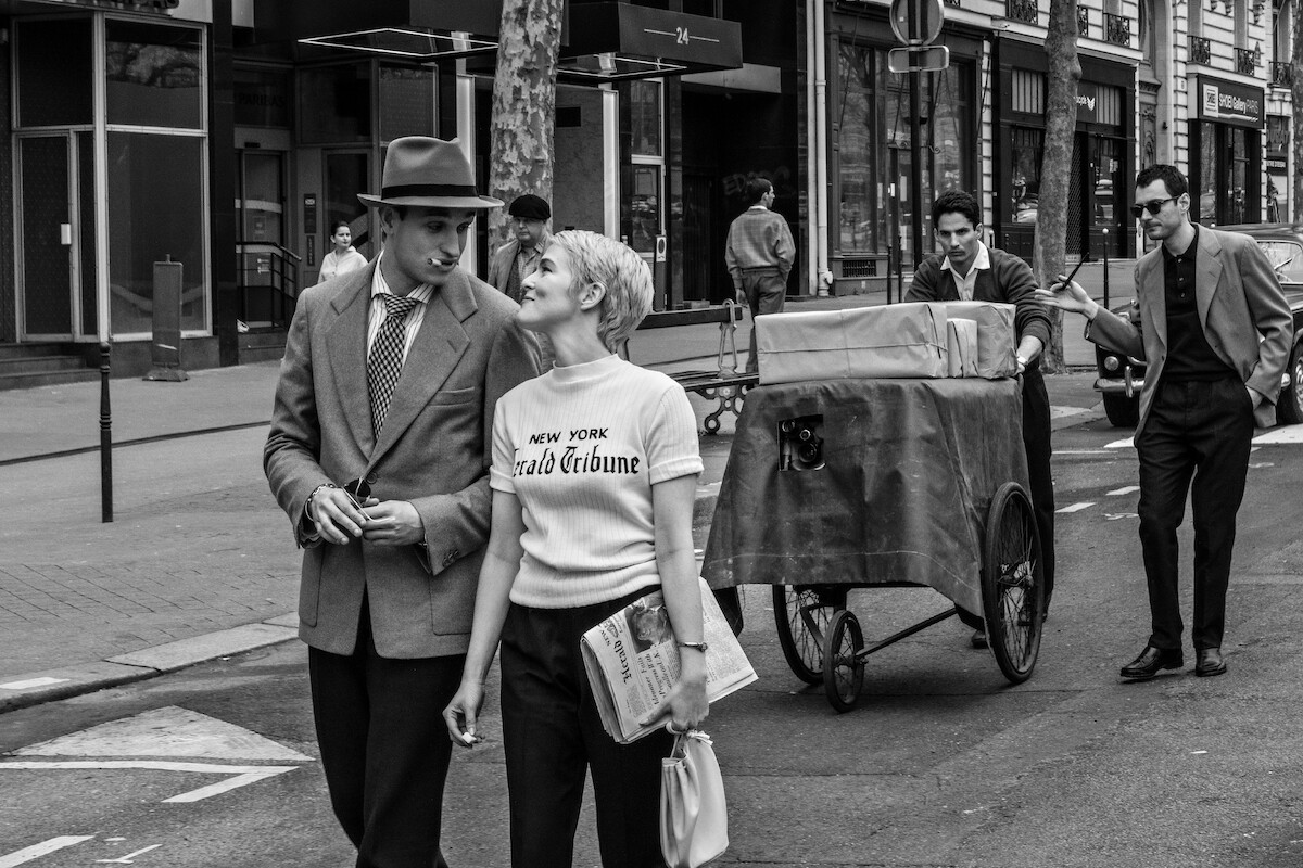 Nouvelle Vague. (L-R) Aubry Dullin as Jean-paul Belmondo, Zoey Deutch as Jean Seberg, Matthieu Penchinat as Raoul Coutard and Guillaume Marbeck as Jean Luc Godard in Nouvelle Vague. Cr. Jean-Louis Fernandez/Courtesy of Netflix
