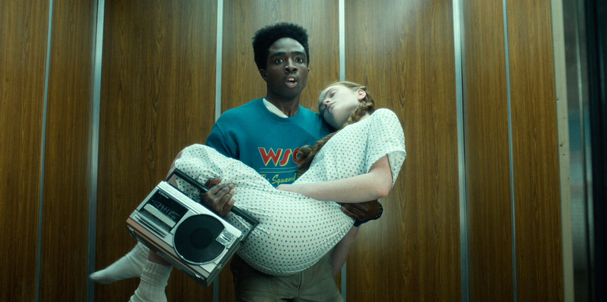Caleb McLaughlin como Lucas e Sadie Sink como Max em ‘Stranger Things 5’