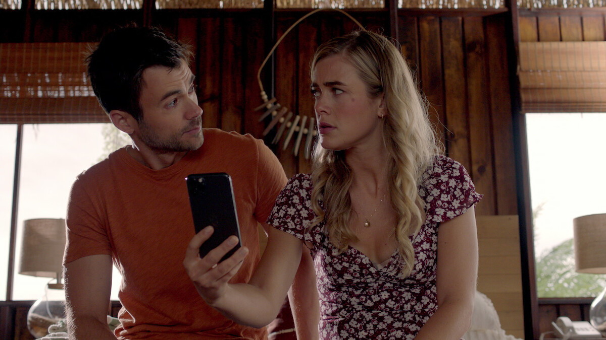A couple looks at a phone.