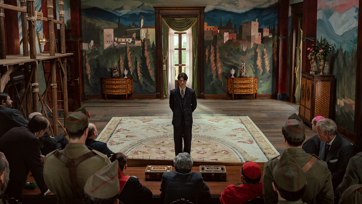 LA BOLA NEGRA. Milo Quifes as Carlos in La Bola Negra. Cr. Carla Oset/Netflix © 2026.