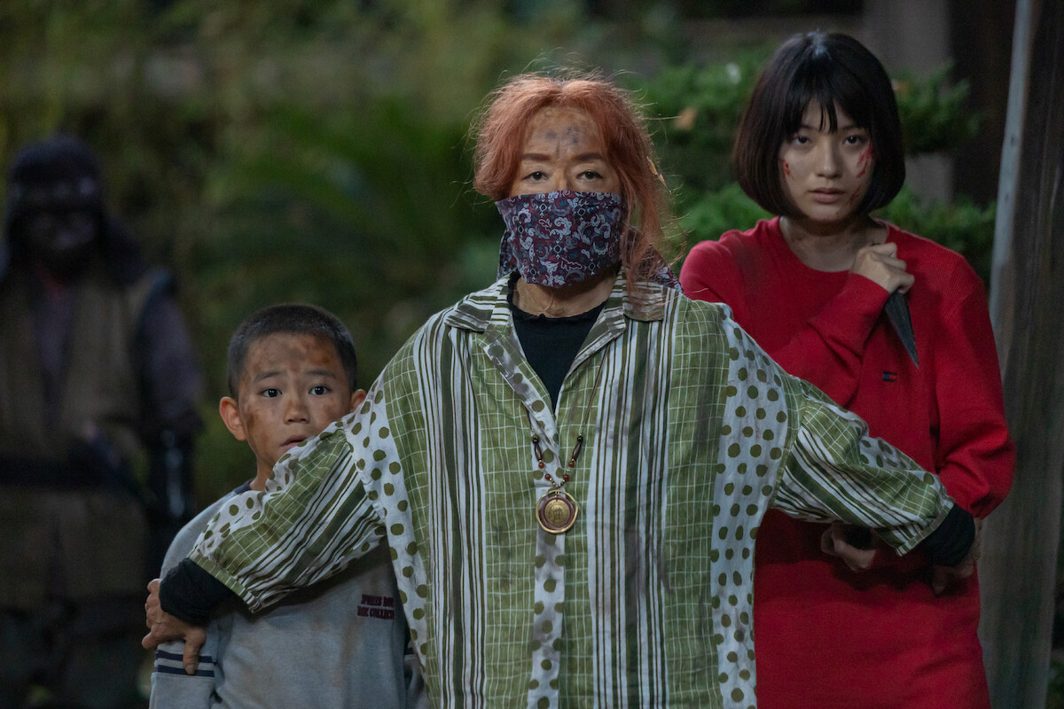 Tenta Banka as Riku Tawara, Nobuko Miyamoto as Taki Tawara, Aju Makita as Nagi Tawara in a still image from the series ‘House of Ninjas’