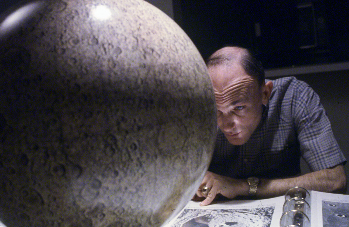 Jim Lovell in ‘Apollo 13: Survival’ looking at a model of the moon