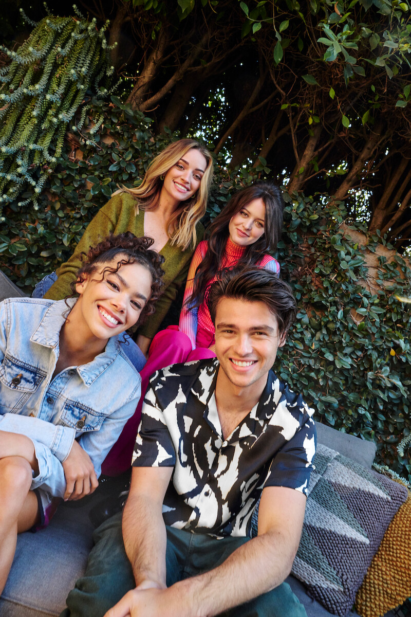 Bask in These Sun-Kissed Snaps of the ‘Ginny & Georgia’ Cast