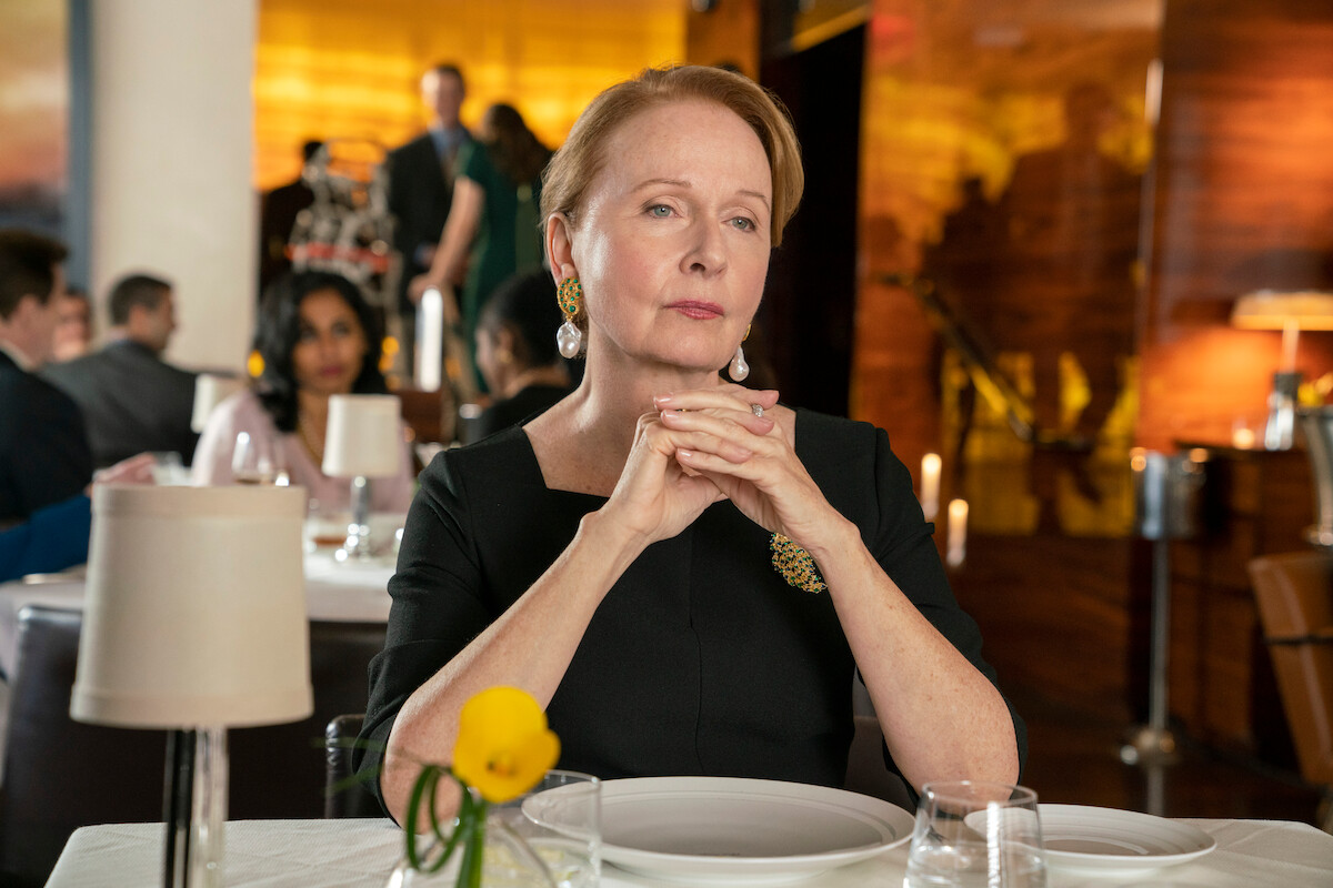 Nora Radford (Kate Burton) - A Guide to All the Scammers and Scammees of ‘Inventing Anna’