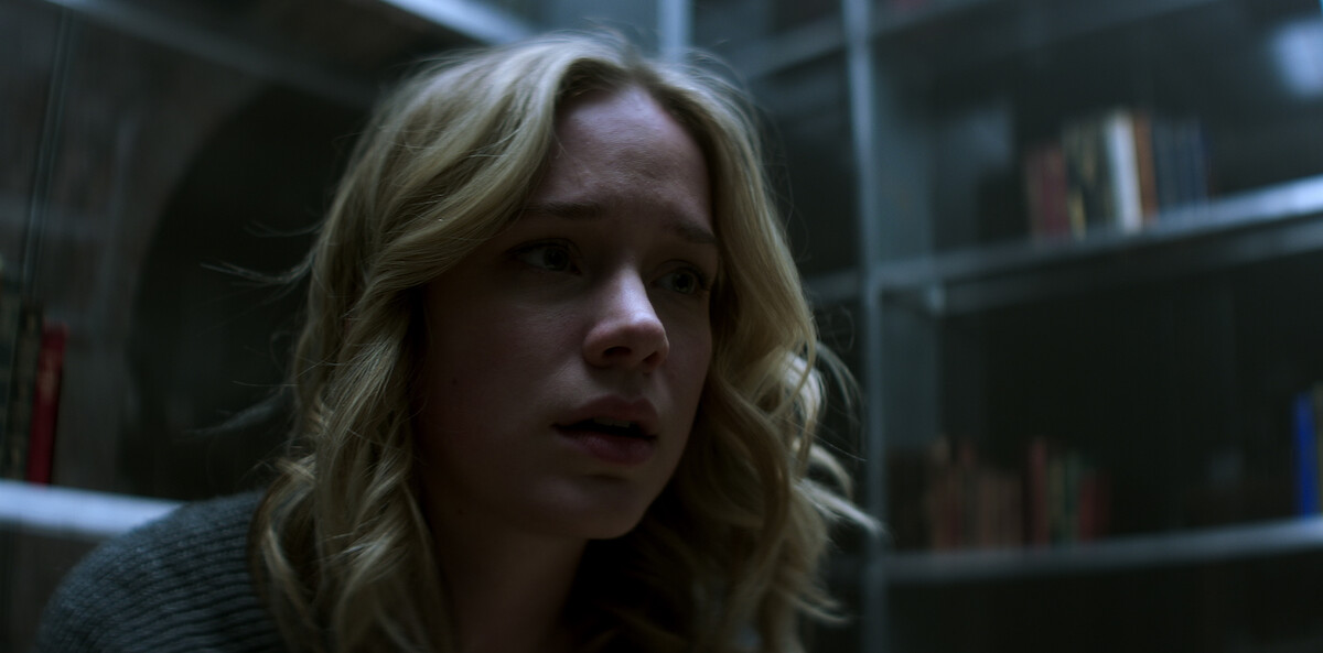 Beck (Elizabeth Lail) in the cage