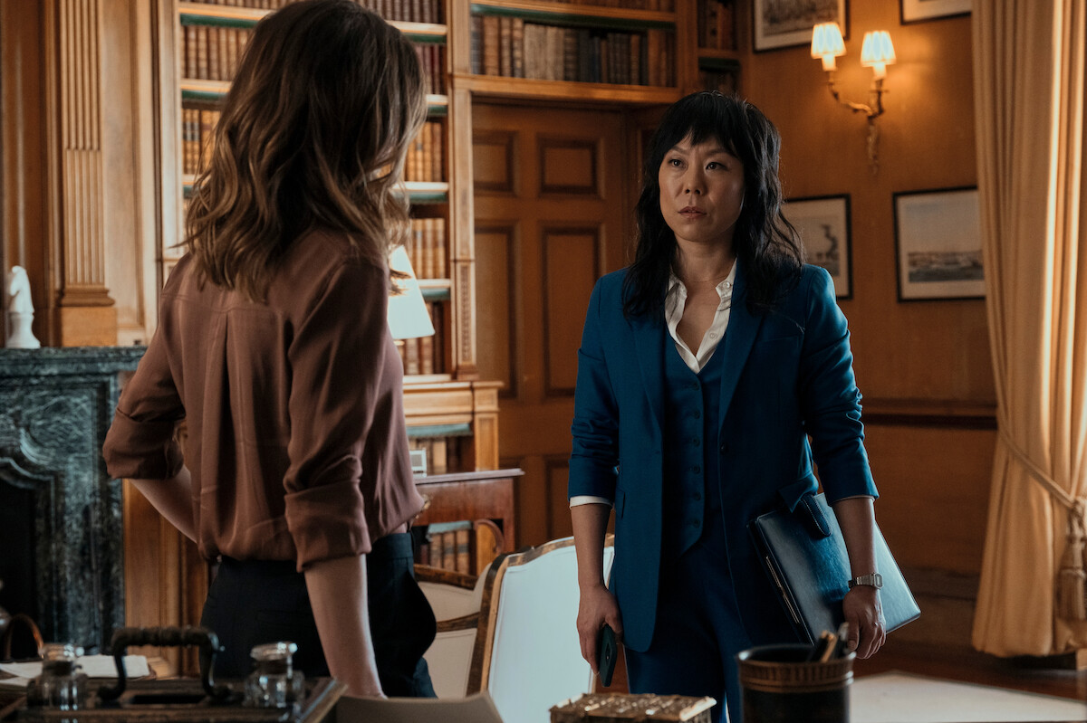 Keri Russell as Kate Wyler and Ali Ahn as Eidra Park in ‘The Diplomat’ Season 2, Episode 3.