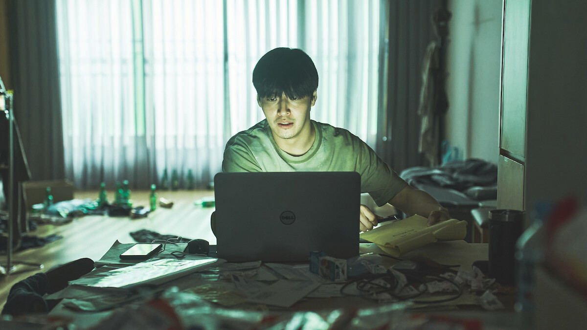 Kang Ha-neul as Woo-sung in 'Wall to Wall'