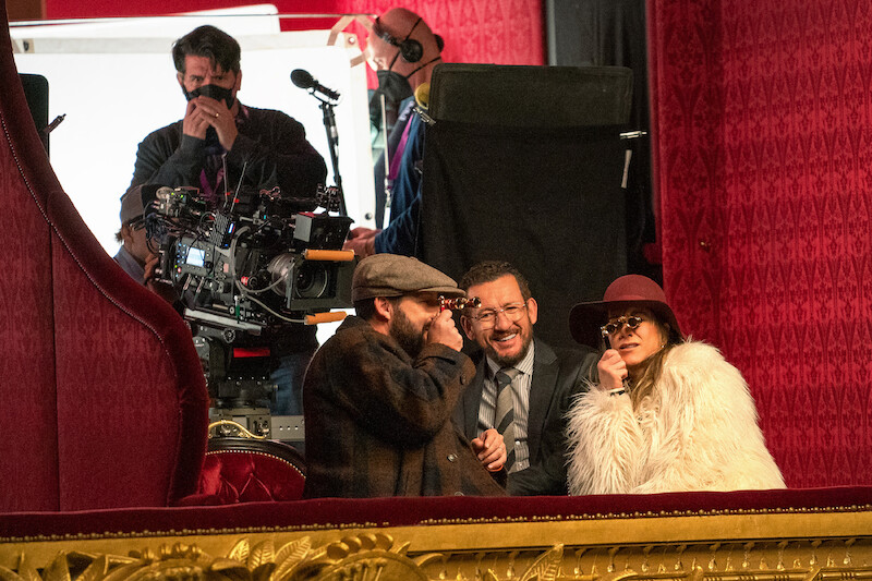 Adam Sandler as Nick Spitz, Dany Boon as Inspector and Jennifer Aniston as Audrey Spitz.