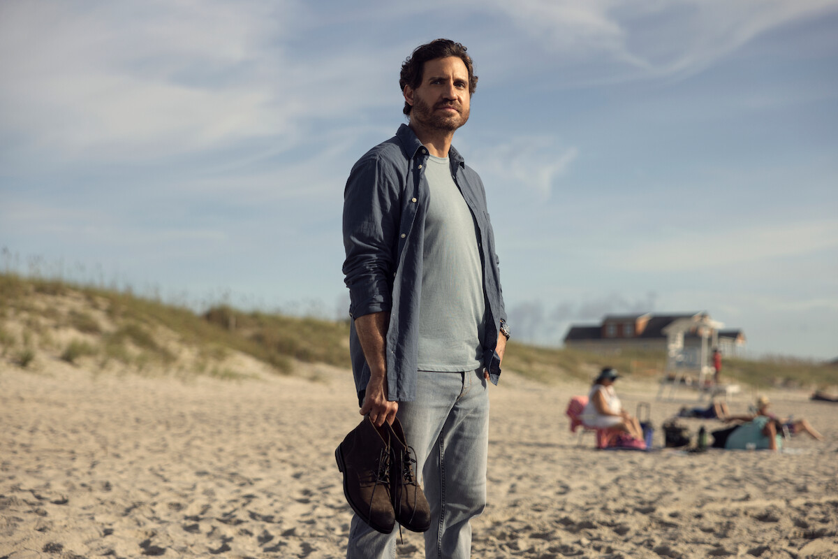 Édgar Ramírez as Mike Valentine.