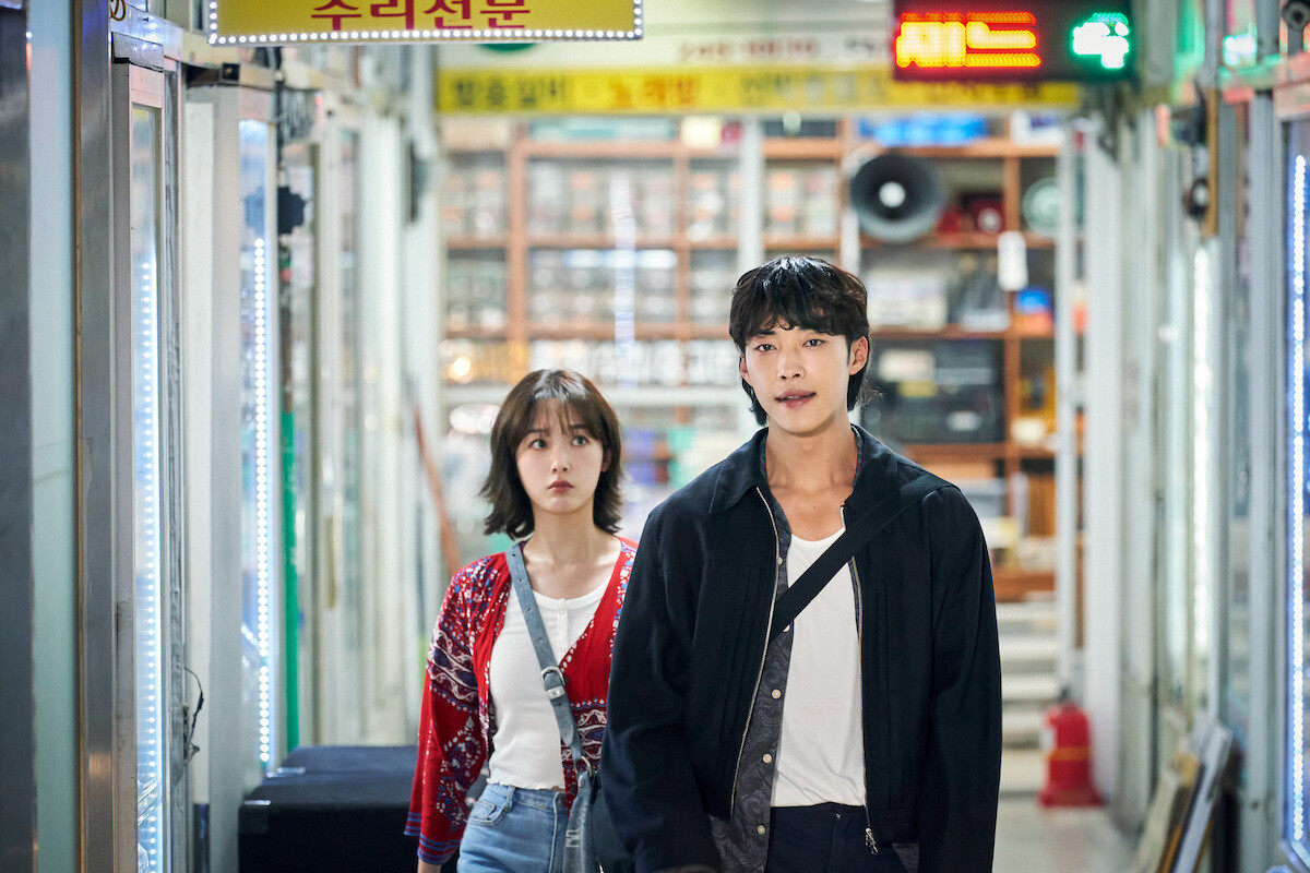 Lee You-mi as Jo Jae-mi, Woo Do-hwan as Chae Seung-hyeok/Hae Jo