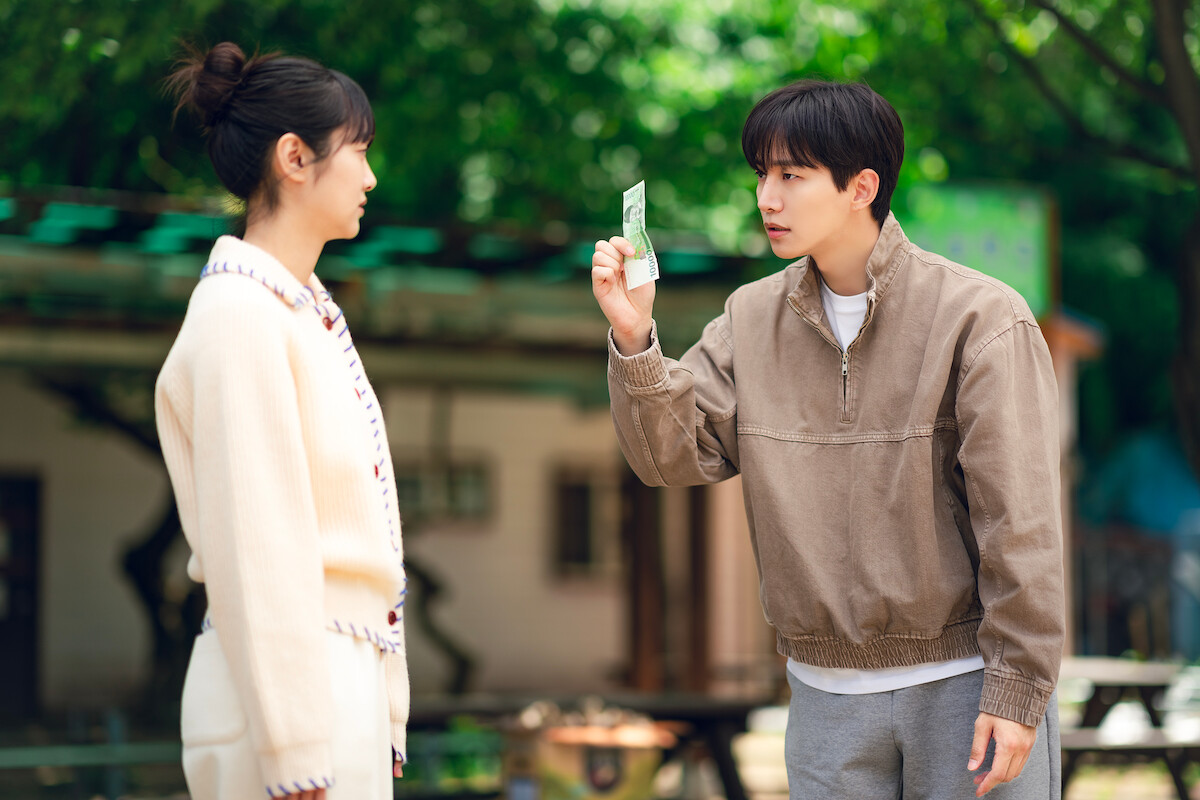 Lee Jun-ho and Kim Hye-jun in Cashero