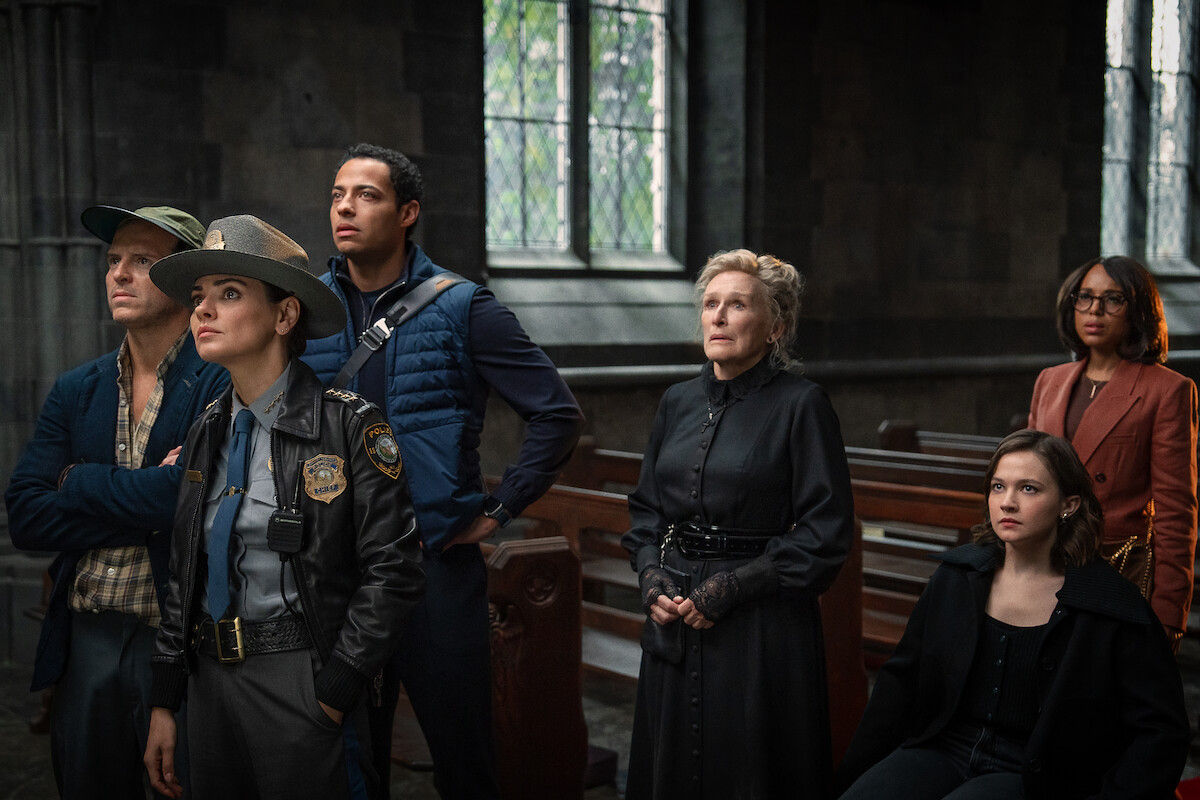 Andrew Scott, Mila Kunis, Daryl McCormack, Glenn Close, Kerry Washington, and Cailee Spaeny in ‘Wake Up Dead Man: A Knives Out Mystery’