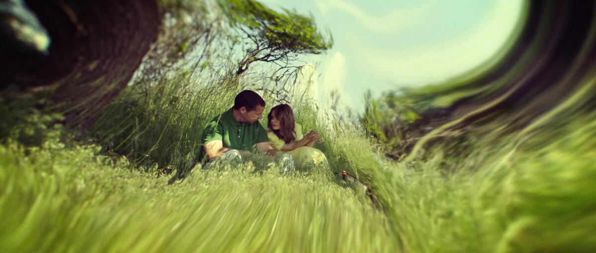 Adam Sandler as Jakub and Carey Mulligan as Lenka in Spaceman