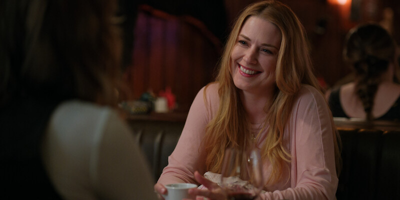 Alexandra Breckenridge as Mel Monroe in a diner. 