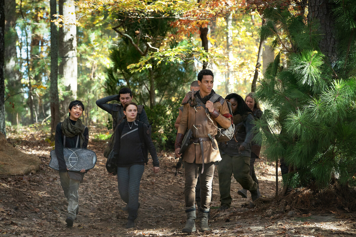 Brianne Tju como Shay, Joseph Echavarria como Ryde, Joey King como Tally, Keith Powers como David e Zamani Wilder como Astrix em ‘Feios’