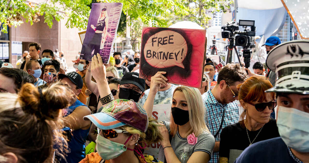 A crowd gathers to protest Britney’s conservatorship in ‘Britney vs Spears.’